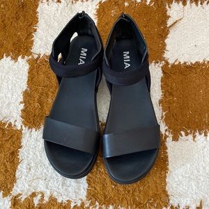 MIA black cushiony sandals